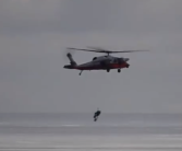 日本两架“海鹰”直升机坠毁 7人下落不明!