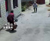 80多岁奶奶和儿时闺蜜相约每天见面 一天不见都怕对方忽然走了！