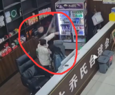 因口角男子持台球杆殴打2名女店员被抓 一连打断三根球杆！