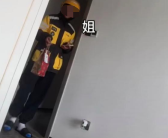 直接进门送达“床头”！女子在家点外卖碰到亲弟弟送餐