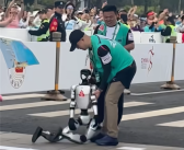 宇树科技回应机器人马拉松摔倒：并未参赛 不要误解！