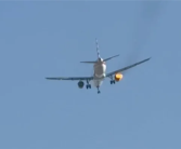 美国航空公司一客机起飞后发动机起火 现场视频曝光！