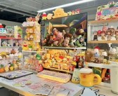 女生1年内花一万元改造工位被全公司围观 网友热评：想干到退休了!