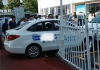驾校学员练车失控撞翻护栏冲到4S店 网友：这是真着急买车了！