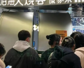 多位孕妇没有排队直接进店就餐 火烧云回应孕妇免排队争议！