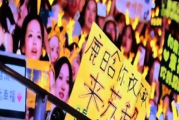 鹿晗回应粉丝举牌提问 称很想到现场看“苏超”！