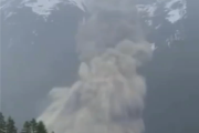 瑞士超350万立方米冰川崩塌！土石流吞没山脚小村!