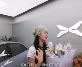 欧阳娜娜喜提人生第一台车：小鹏MONA M03 Max！