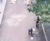 校长安排人用防水漆为学生画跳房子 网友纷纷留言称赞校长!