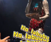 粉丝送Labubu却被水果姐打飞 演唱会大喊“No Labubu”！