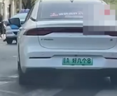 太原现“晋A好几个8”车牌 交警调查!