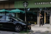 黑武士版理想i8官曝 李想本人当车模：手拿一杯星巴克！