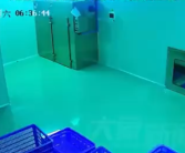 员工误开紫光灯致地板寿命减10年：长期照射将造成不可逆损害！