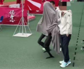 第一次见偷感这么重的机器人 爱凑热闹还有自我意识！