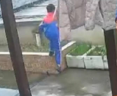 9岁坠楼男孩生前最后5分钟发呆徘徊 抄写“分级”两个字21个单页！