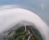 六盘水老王山出现罕见云瀑 网友：行云流水具象化！