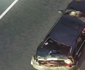 小车任性变道停高速路中间被货车追尾：屁股塌了还要负全责!