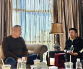 叶国富与于东来首次会面：卷品质不卷价格！