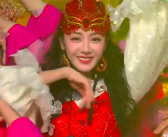 迪丽热巴春晚摔骨裂 网友：热巴非常敬业 舞台表现非常完美！