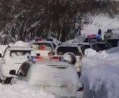 新疆1558名因雪崩滞留旅客离开景区 目前仍实行全线双向交通管制！