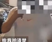 开豪车男子踢翻外卖小哥电动车 嚣张扬言:“给我拍清楚，你够不够像素?”