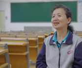 55岁大学生正式毕业 年轻时曾三次高考失败！