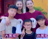双胞姐妹失散多年留着一样的发型 给儿子取名竟也一样！
