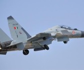为看苏-30MKI、孔雀直升机：印度航展至少140万人涌入现场 结果发生踩踏！