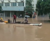 桂林暴雨部分城区街道变成威尼斯 有市民划船出行！