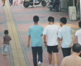 5名小学生捡到2岁小朋友交给特警 收到特警端午“大礼包”式表扬！