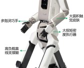 腾讯新机器人小五问世：可以拿快递、抱老人起床!