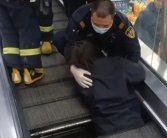 女子下半身被卷入扶梯 家属发声：超市已垫付全部治疗费用！