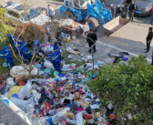 上海独居老人沉迷拾荒 废品只囤不卖 35人接力清理近9个小时！