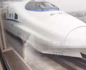 网友拍到和谐号和复兴号“飙车” 画面震撼：科普两者到底有何区别！