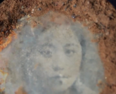 烈士紧握82年的照片修复了  照片中的女子端庄秀丽！