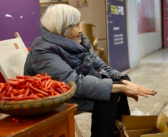 重庆一火锅店来了位87岁的服务员：觉得自己是有价值的 非常开心！