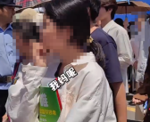 中考结束校门口上演小蝌蚪找妈妈 到底啥情况
