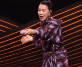 那英唱着唱着又笑场 直接演起了小品！