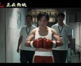 贾玲肌肉被亲姐姐质疑是特效 当场脱衣展示：《热辣滚烫》翻拍自日本电影百元之恋！