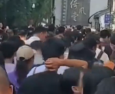 人从众！苏州一景点排队一公里 整街才五百米！