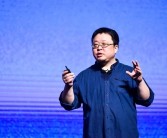 相关人士回应罗永浩创业做手机：先做AIOS 接着做AI手机！