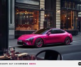 2025年第一款斩女配色！小米SU7璀璨洋红实拍出街照发布！