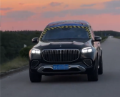 215万买迈巴赫GLS SUV 新车A柱漏水：车主用三色篷布封顶维权！
