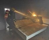 充电宝卧室放电突然起火 剃须刀被烧成黑炭！