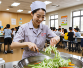 26岁北大研究生毕业成为食堂阿姨：比央媒和大厂都快乐！