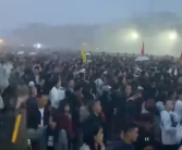 浙江普陀山数万游客滞留将近两个小时 有人喊要上厕所！