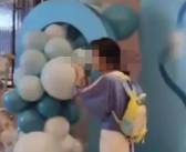 幼师吃完席拆现场装饰拉回幼儿园进行二次利用！