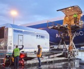 业绩暴雷！ASML股价继续大跌：想卖先进光刻机给中国厂商 但不被允许！