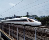 12306称高铁上有2元矿泉水 网友：我买了这么多年高价水算什么！