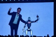杨元庆亲自挂工牌的硅基员工是“人精” 直言只想上班陪CEO打太极！